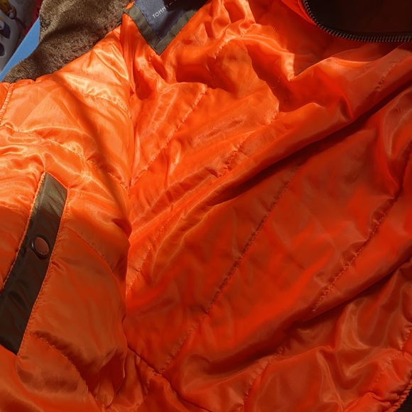 Olive Green jacket with orange interior. Detachable Fur on collar - Picture 3 of 9